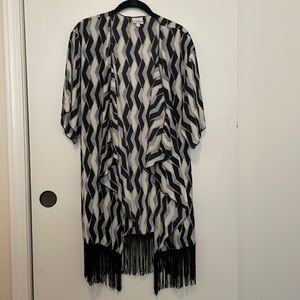 LuLaRoe Lindsey Kimono: Black and White Zig-Zag Stripes and Black Fringe (S)